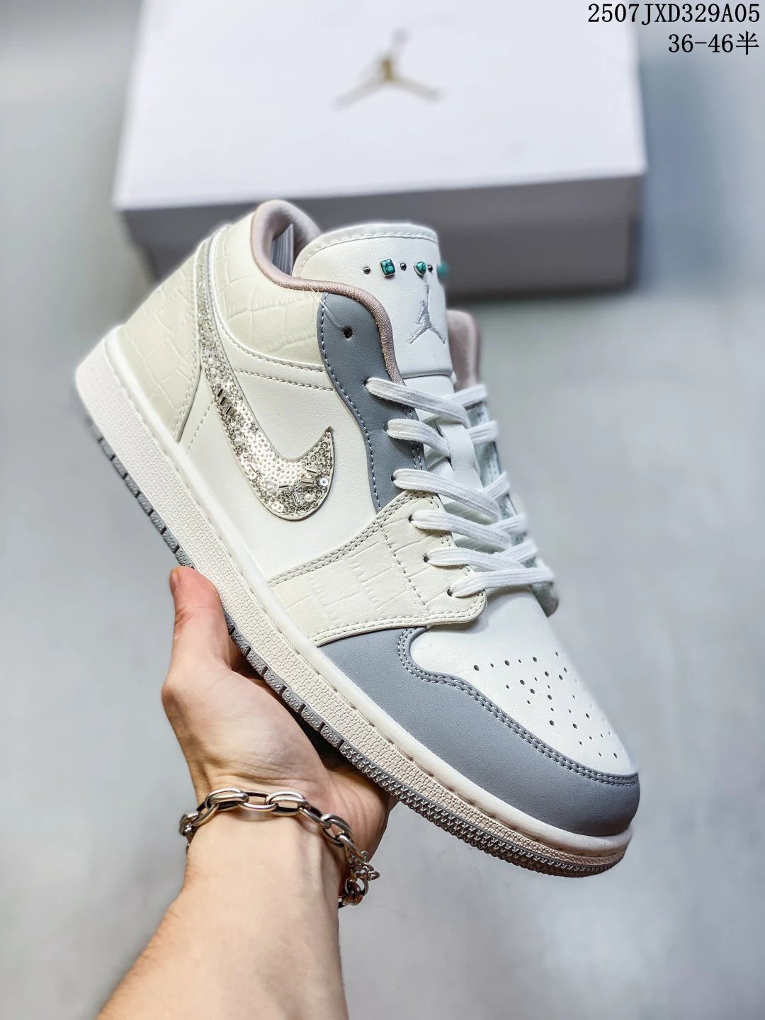Nike White Gray Crocodile Pattern Sparkle Sneakers