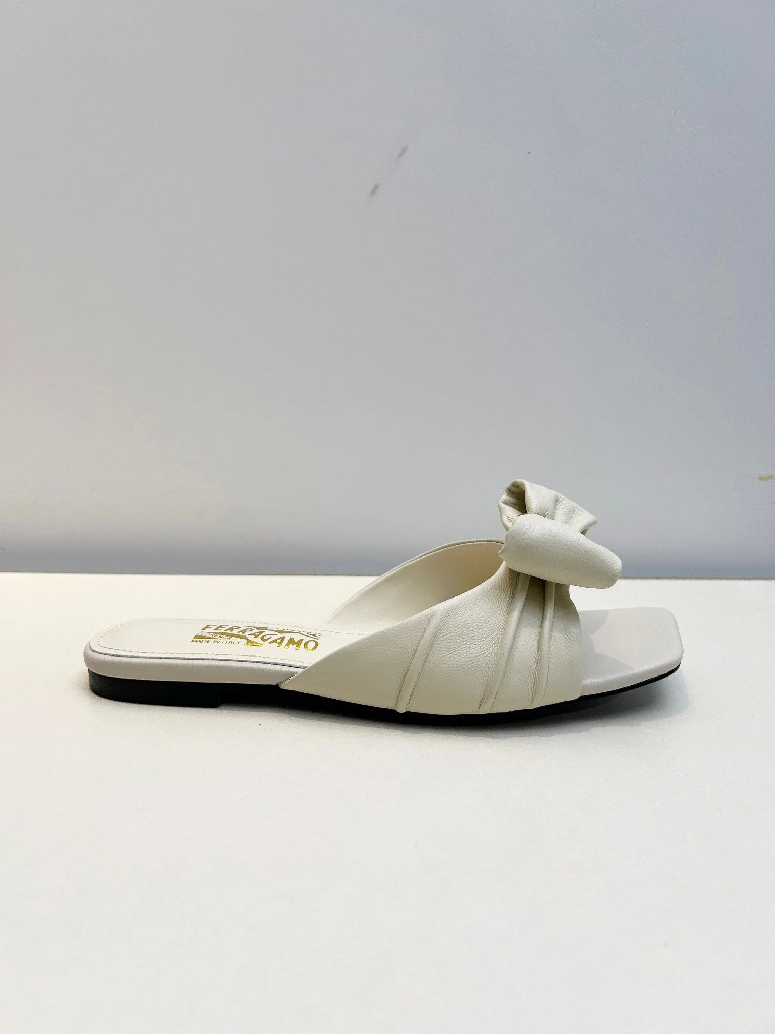 Ferragamo White Leather Bow Slide Sandals Women