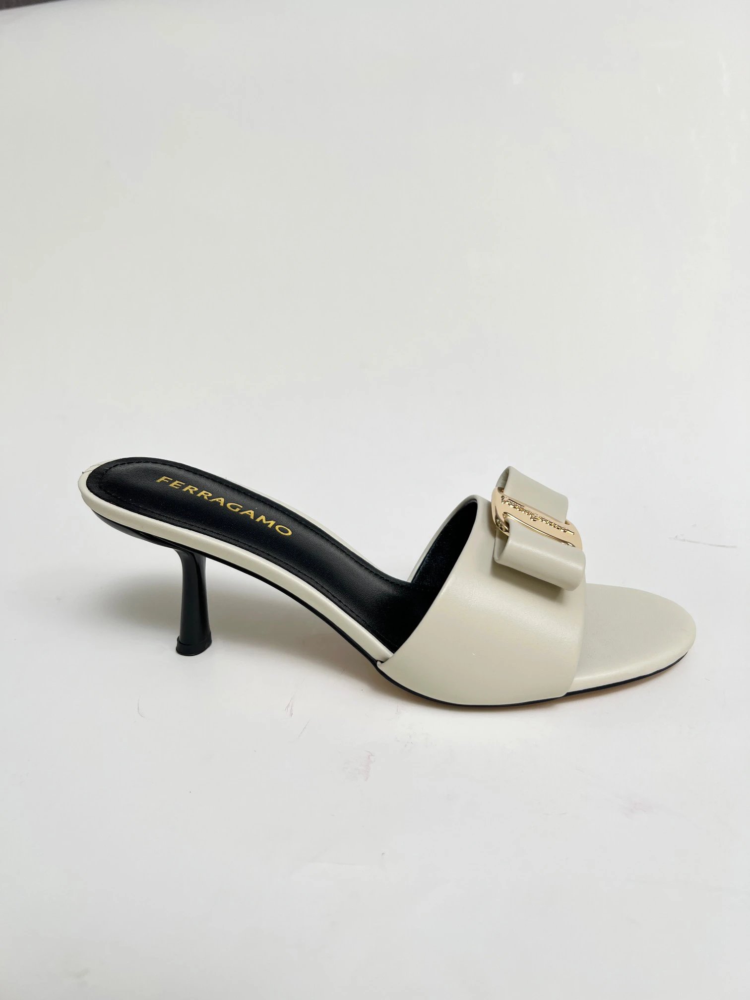 Ferragamo White Leather Heeled Sandals Bow Mules