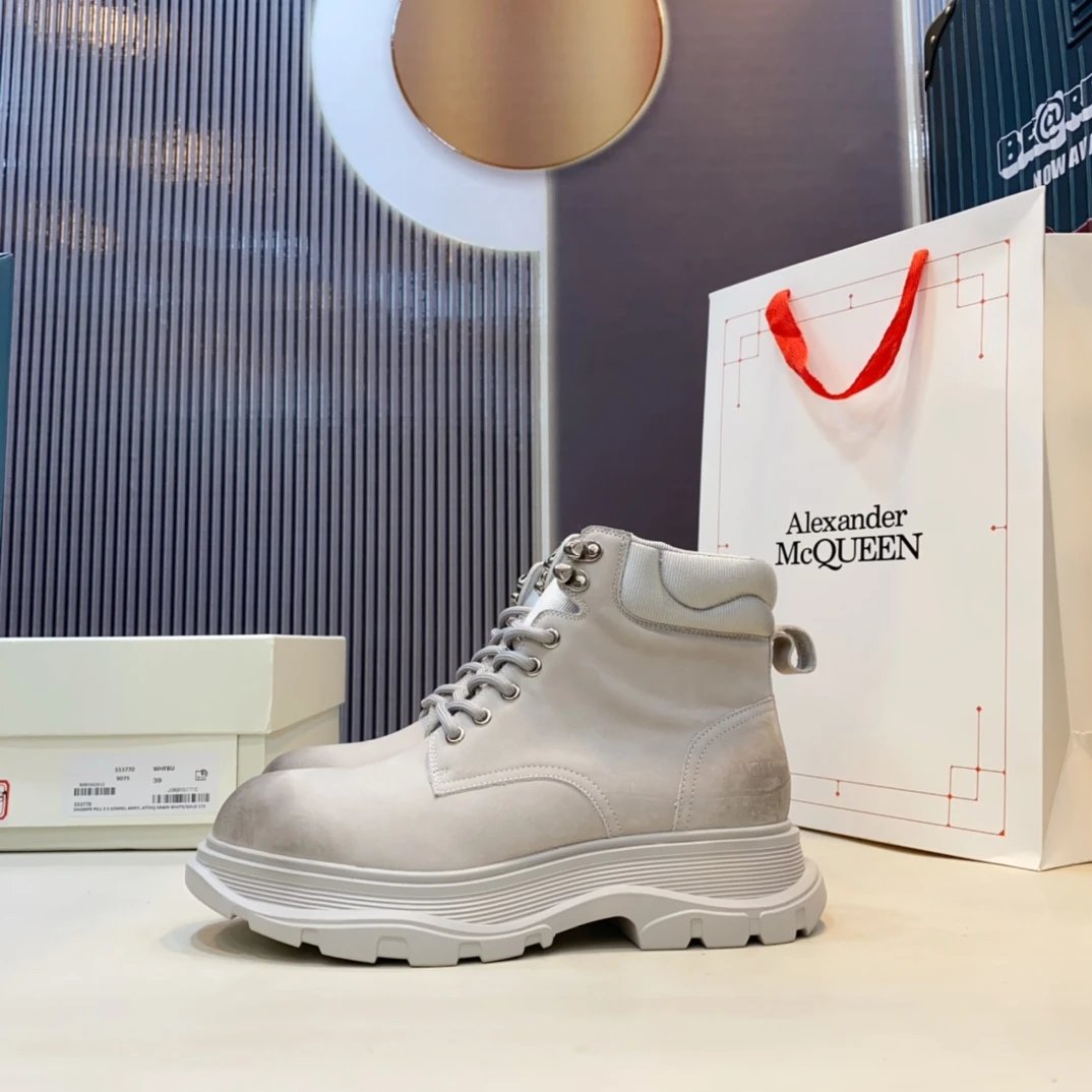 Alexander McQUEEN Men’s Gray Chunky Sole Leather Boots