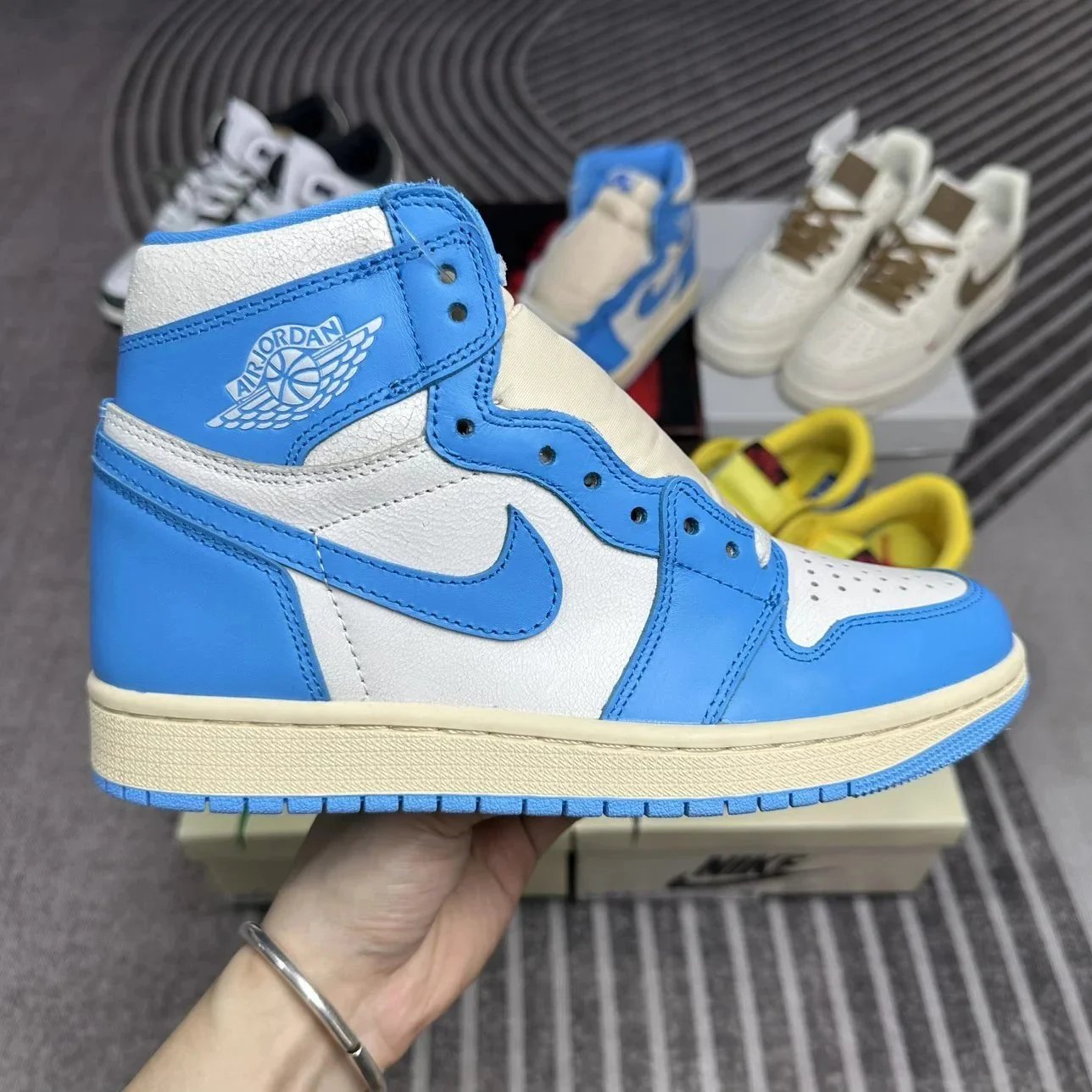 Air Jordan 1 Retro Hi UNC Men's Basketball Shoes