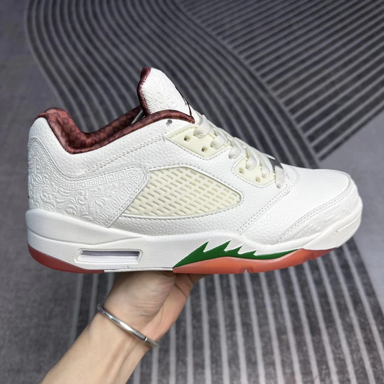 Air Jordan 5 Low Top Sneakers Off White Green Red