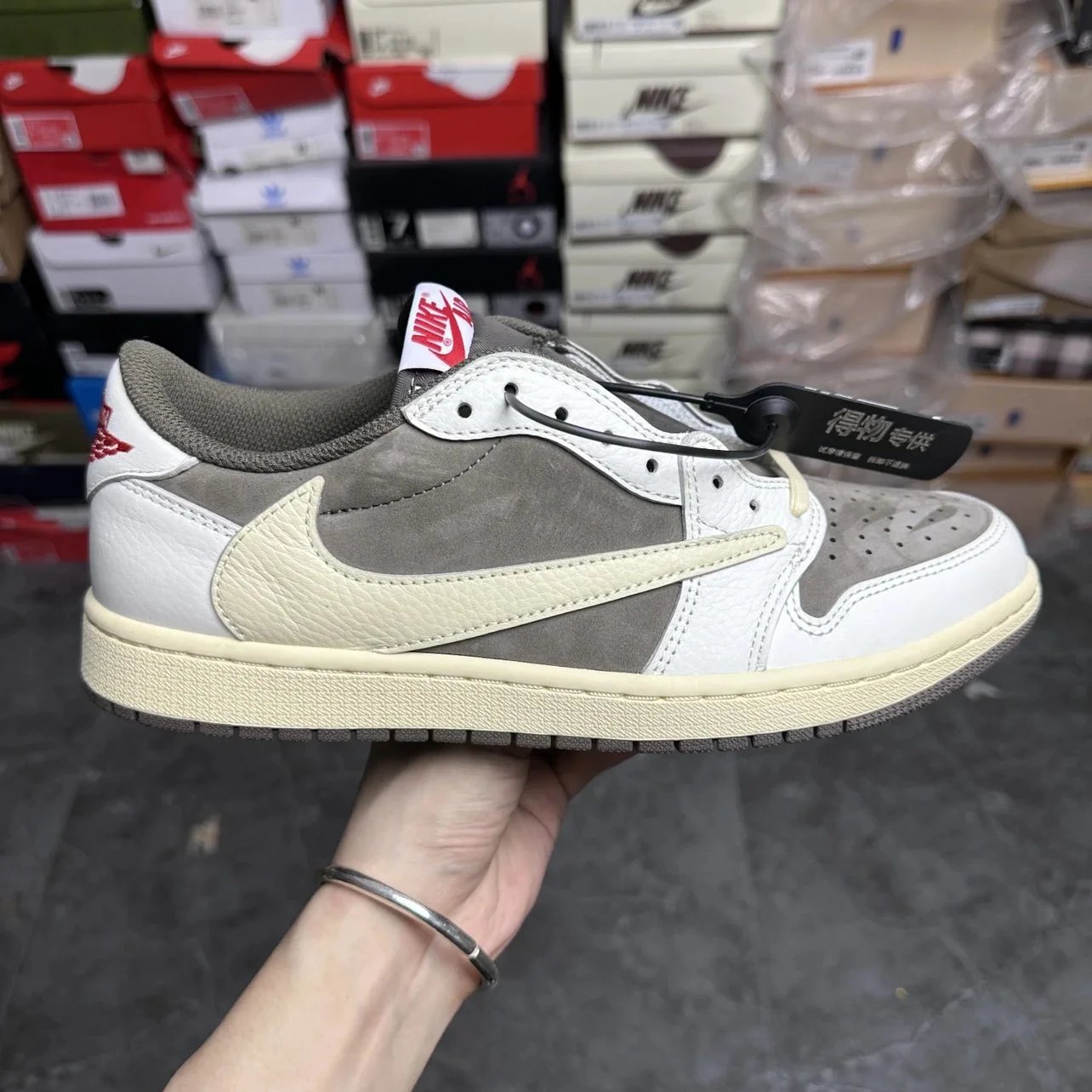 Travis Scott x Air Jordan 1 Low Sneakers