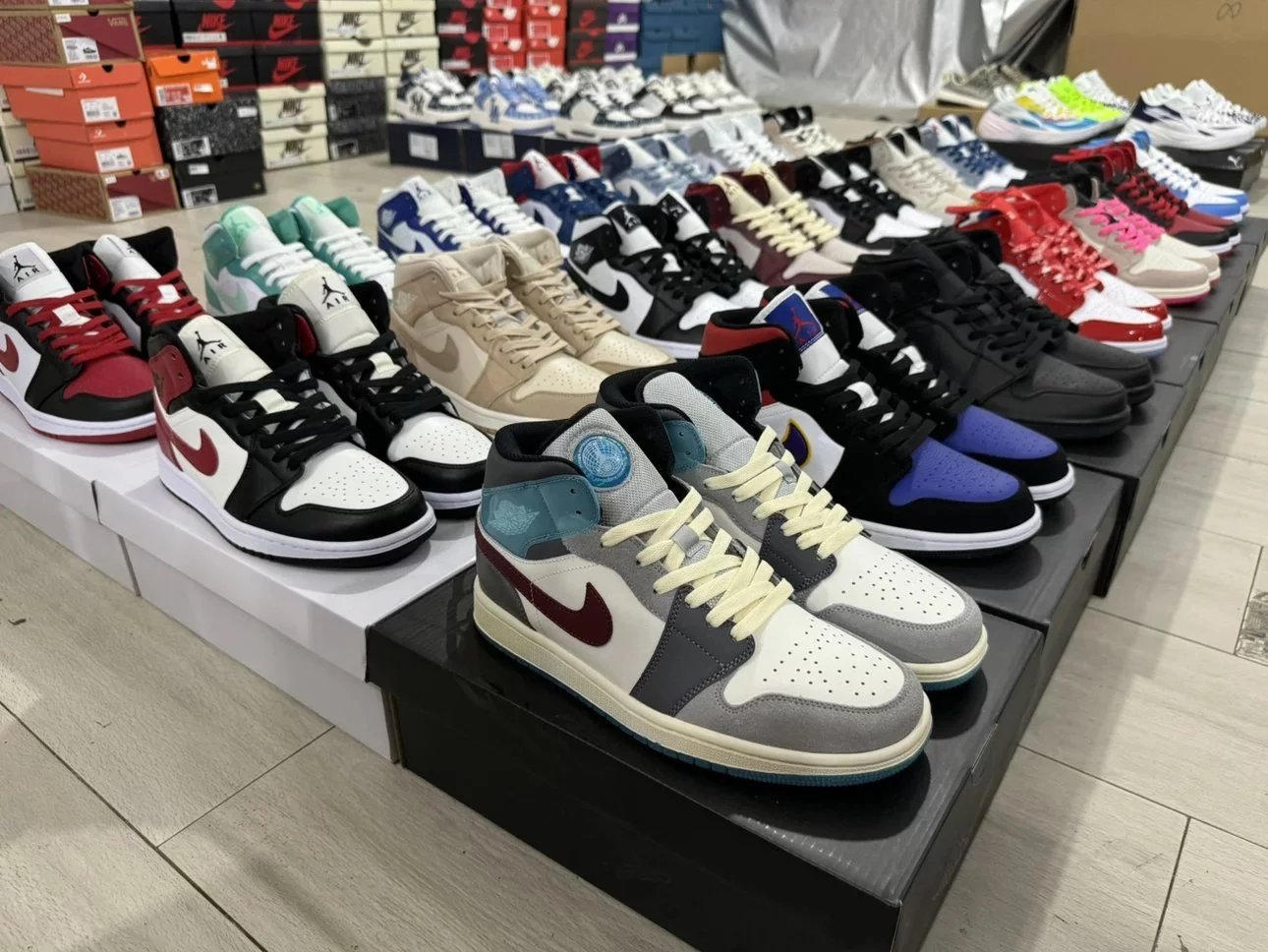 Nike Air Jordan 1 Mid Retro Basketball Shoes