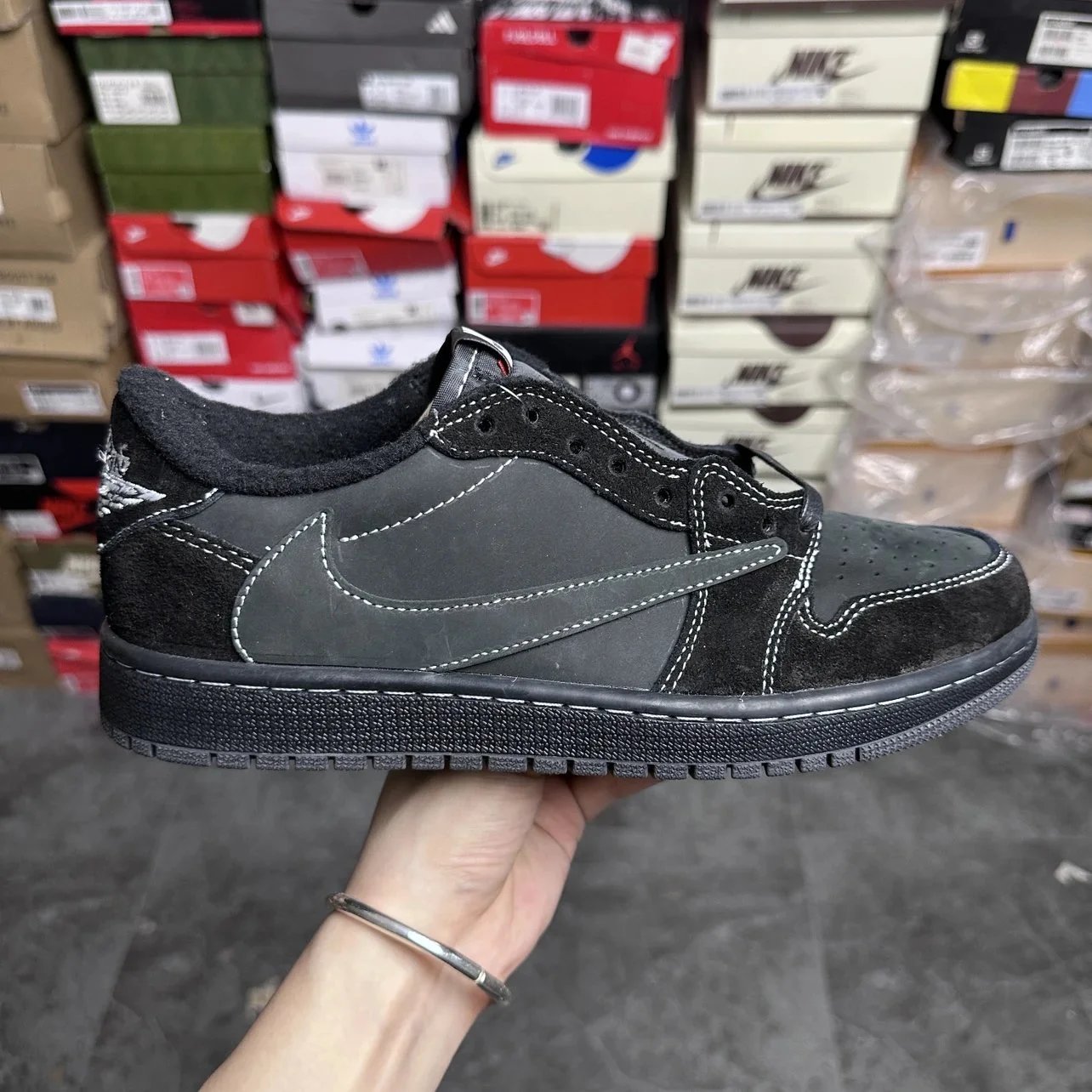 Travis Scott x Air Jordan 1 Low Sneakers
