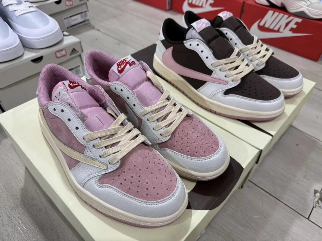 Travis Scott x Jordan Air Jordan 1 Low OG SP Unisex Sneakers