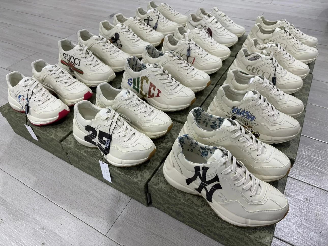 Gucci Donald Duck Print Dad Sneakers