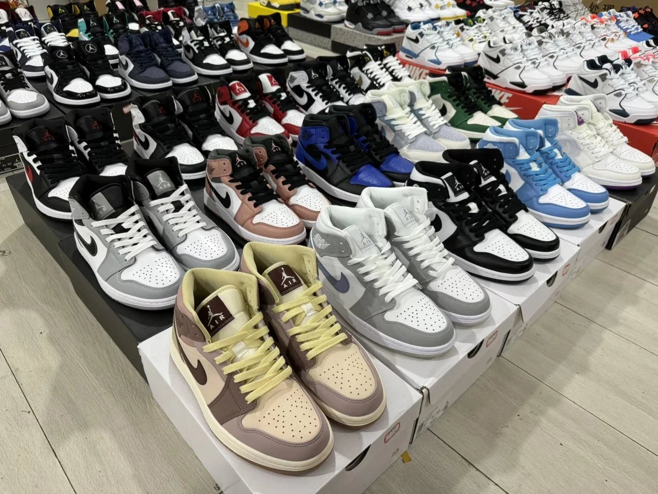 Nike Air Jordan 1 Mid Basketball Shoes