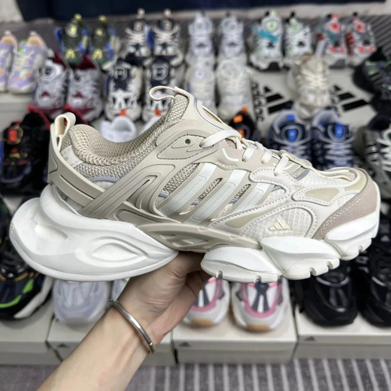 Adidas A/D XLG RUNNER DELUXE Low Top Running Shoes