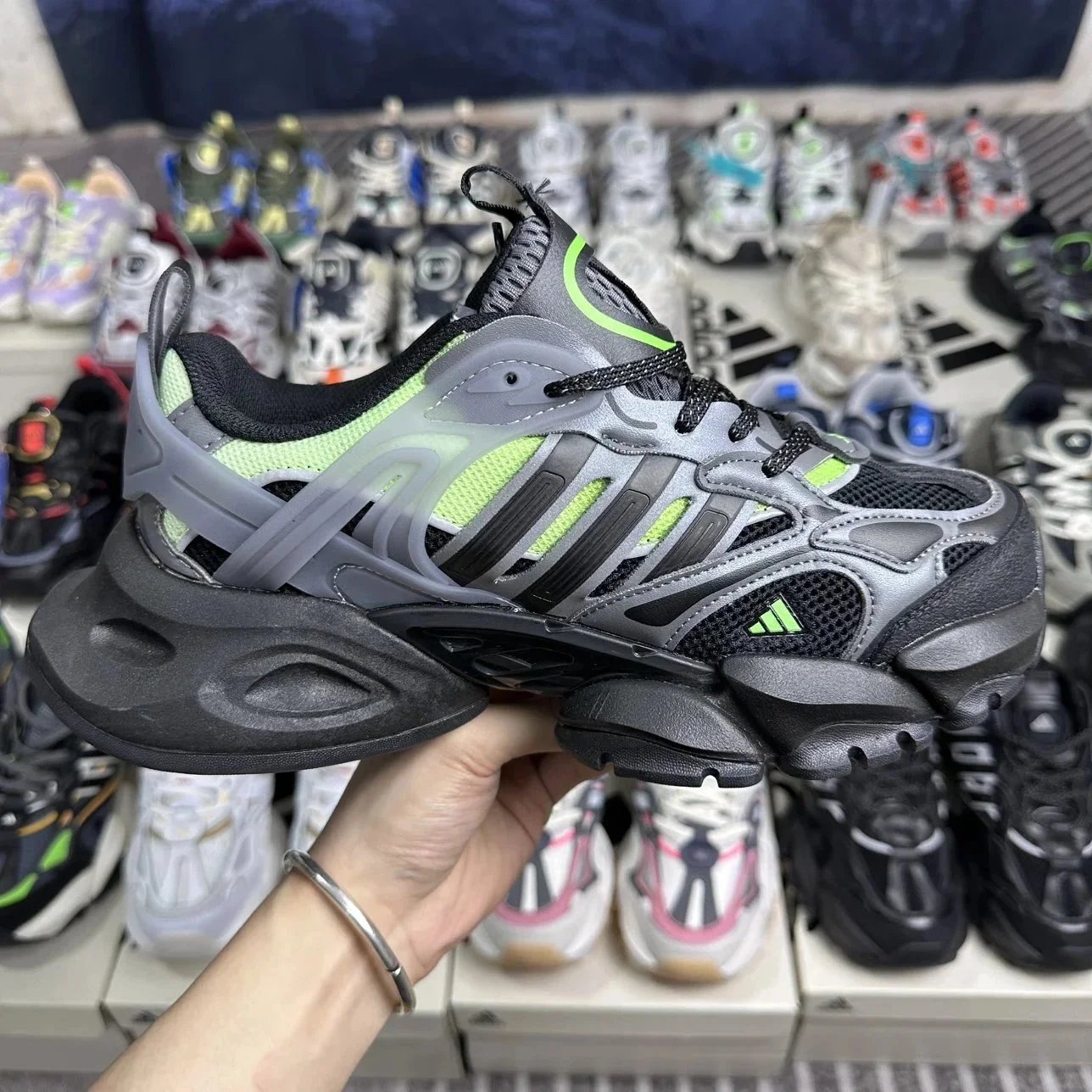 Adidas A/D XLG RUNNER DELUXE Low Top Running Shoes
