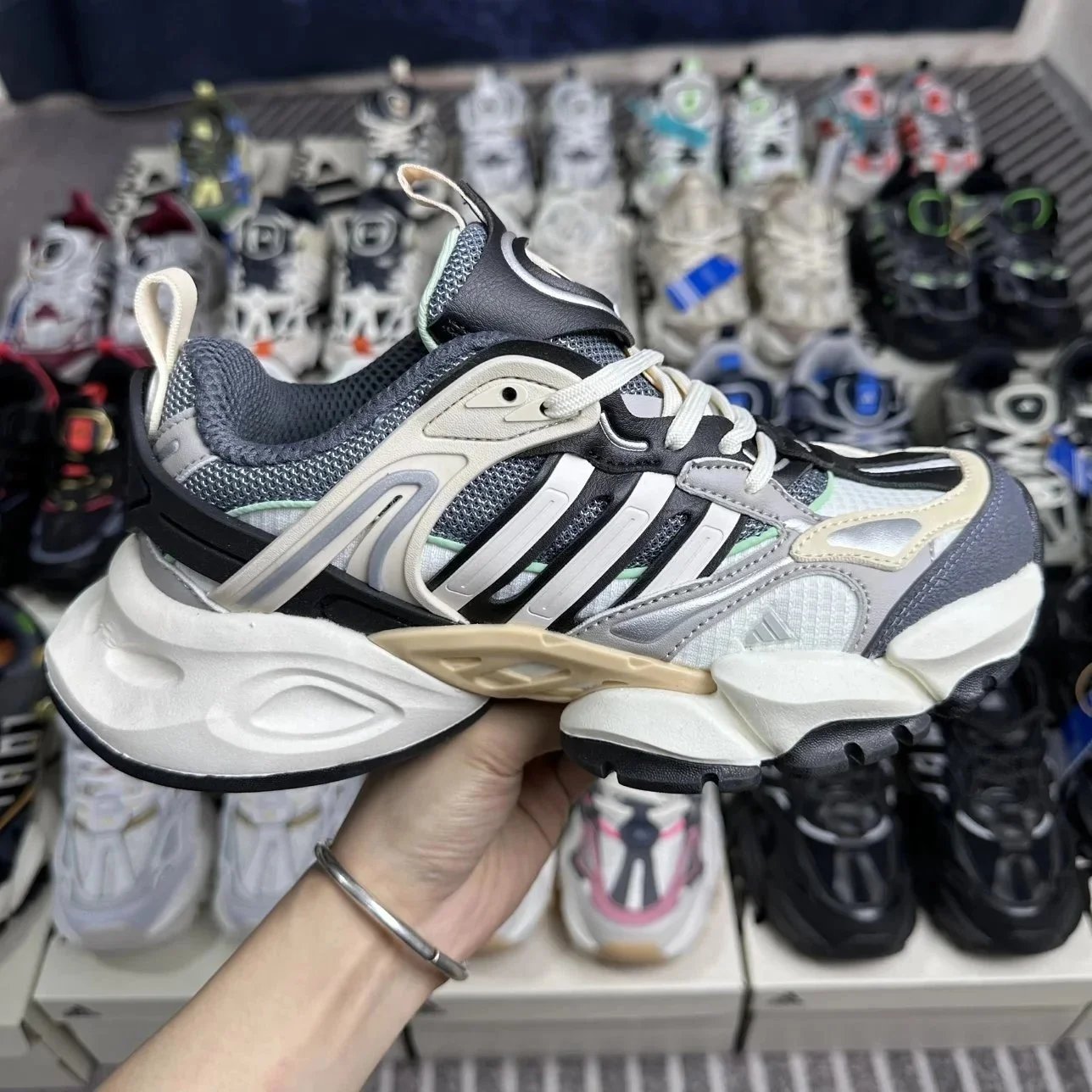 Adidas A/D XLG RUNNER DELUXE Low Top Running Shoes