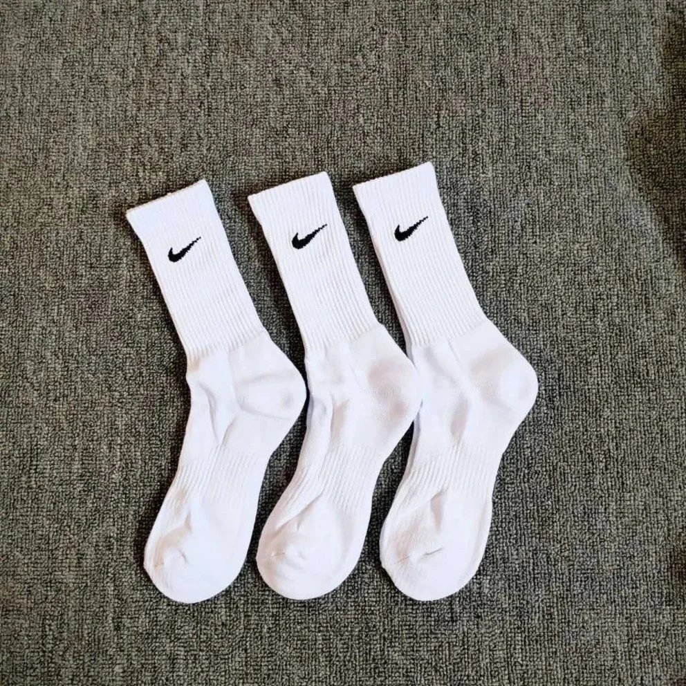 White crew socks, 3 pairs per pack