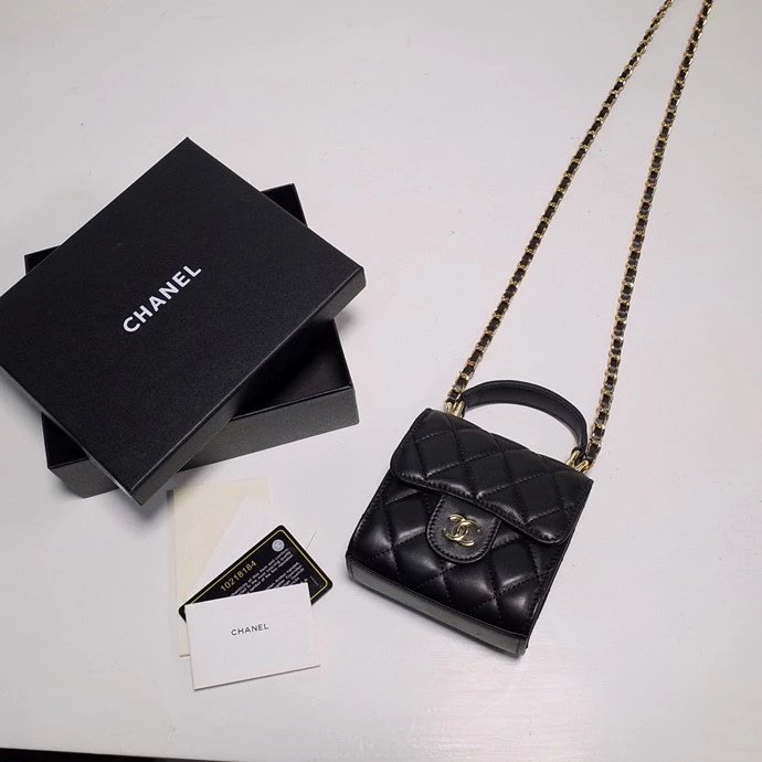 High quality CHANEL Small Fragrance Counter The same original sheepskin super cute mini chain bag is a must for going out lipstick, small powder, key card, absolutely OK, cute, feminine, practical, awesome, super versatile