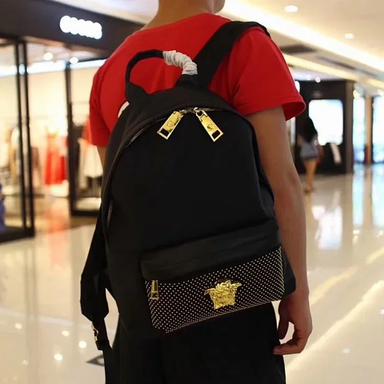 Versace 范思哲原单背包蛇妖美杜莎双肩包狮子美人头铆钉黑色书包时尚旅行包背包奢侈品海妖美杜莎双肩背包顶级原单 Versace 范思哲原单背包蛇妖美杜莎双肩包狮子美人头铆钉黑色书包时尚旅行包背包奢侈品海妖美杜莎双肩背包顶级原单