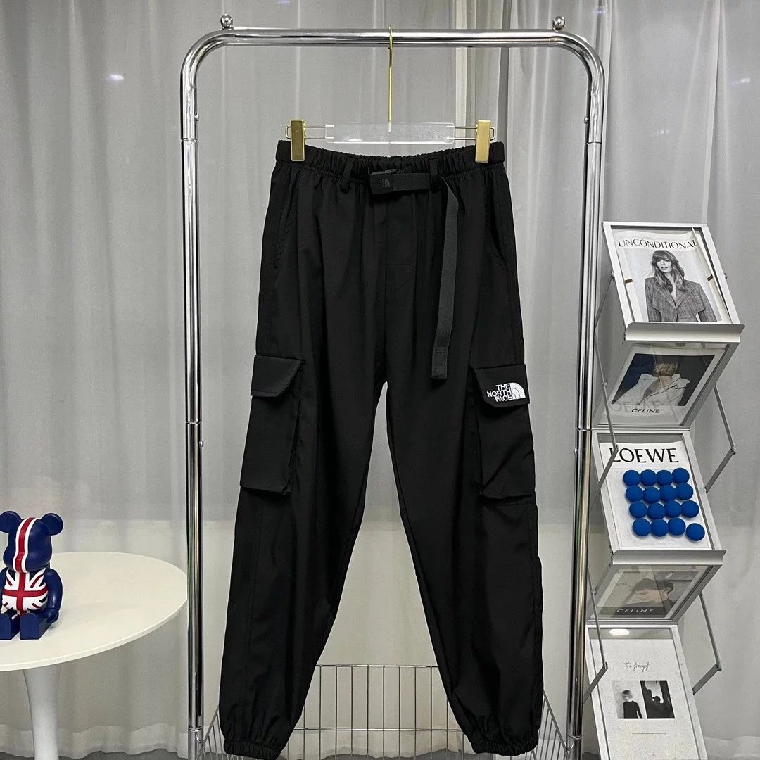 The North Face Trousers Cargo jogger with elasticated cuffs and web belt image 4