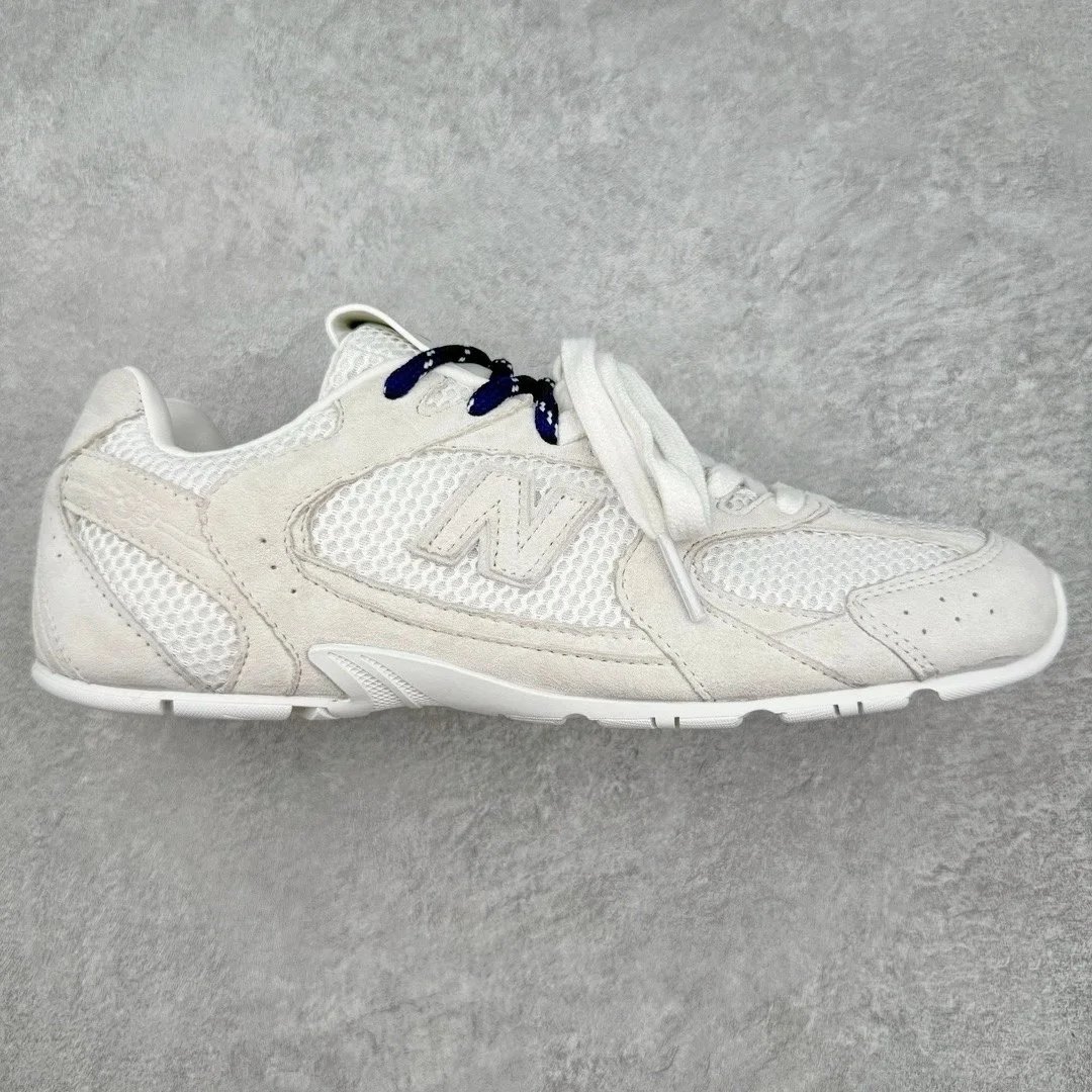 Miu Miu New Balance 530 · 4