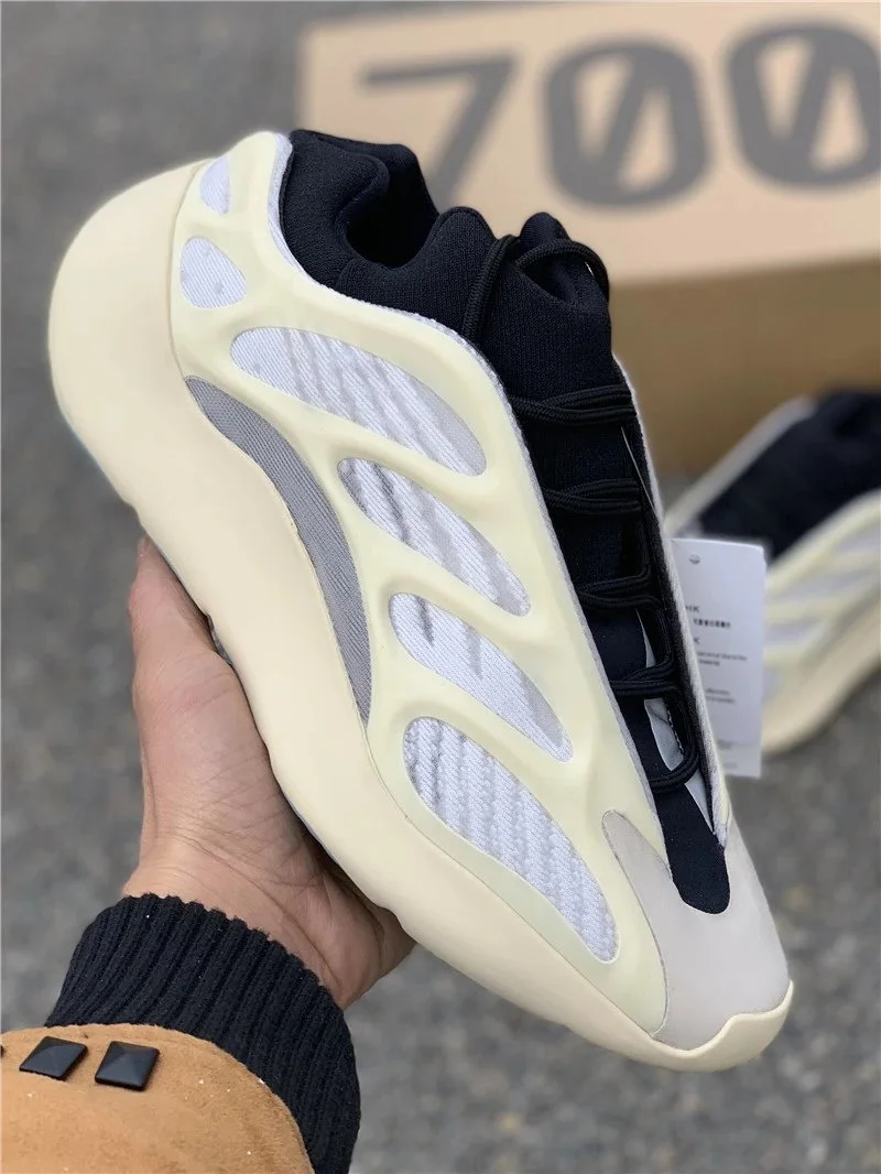 Yeezy 700 V3 异形乳白夜光复古老爹鞋FW4980