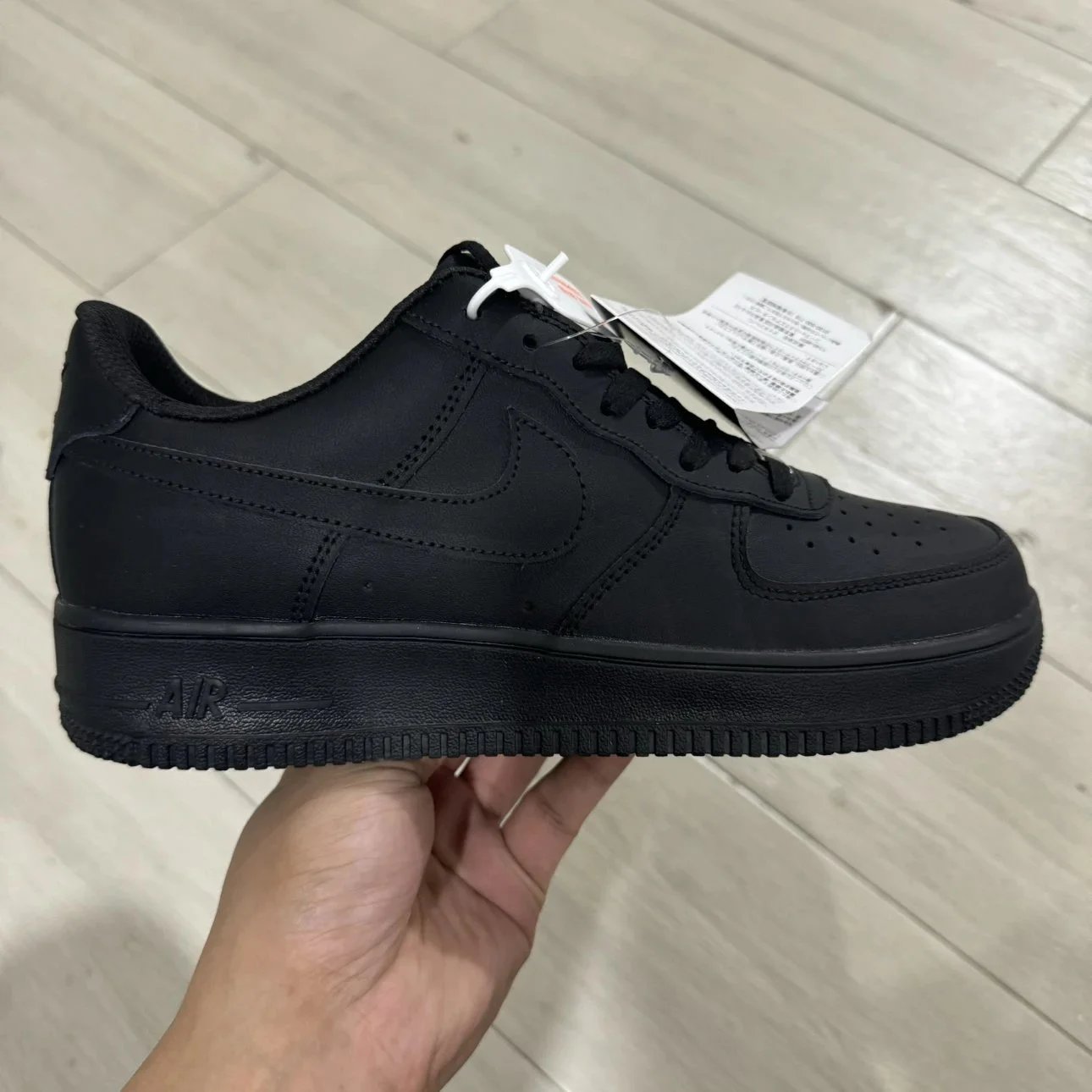 C version latest batch three white pure white low pure three black pure black matte black number one simple and comfortable shock absorption non-slip wear-resistant low-top life leisure sports all-match couple sneakers CW2288-111