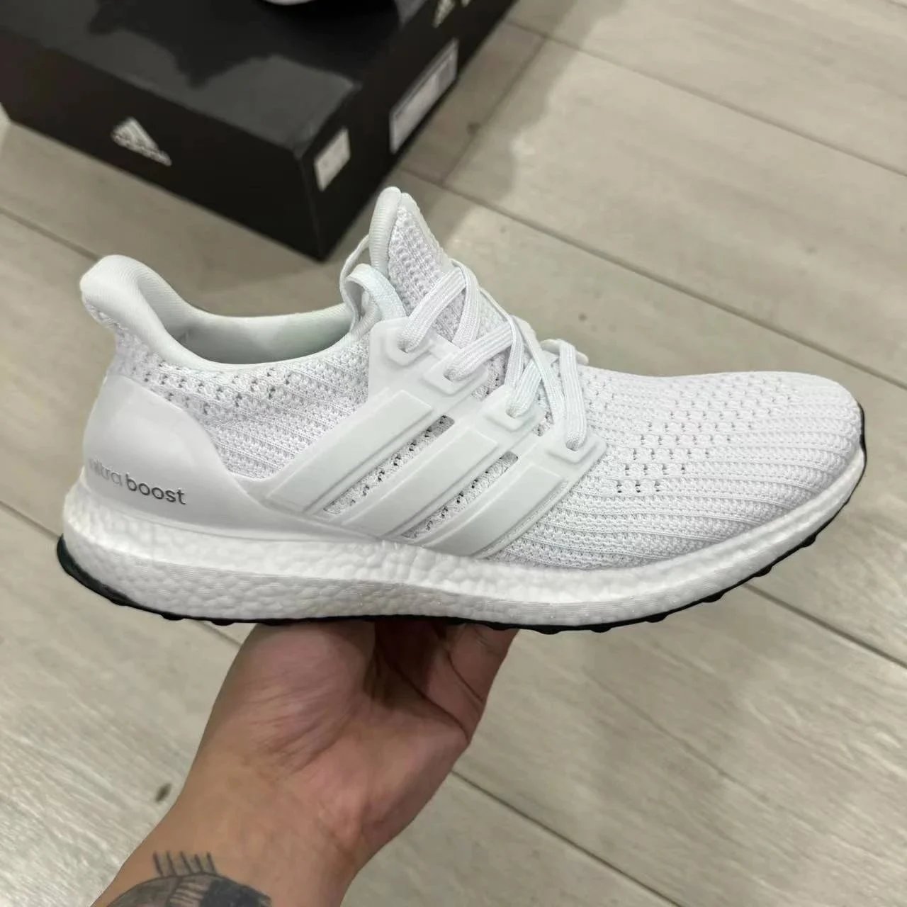 Adidas UltraBoost 4