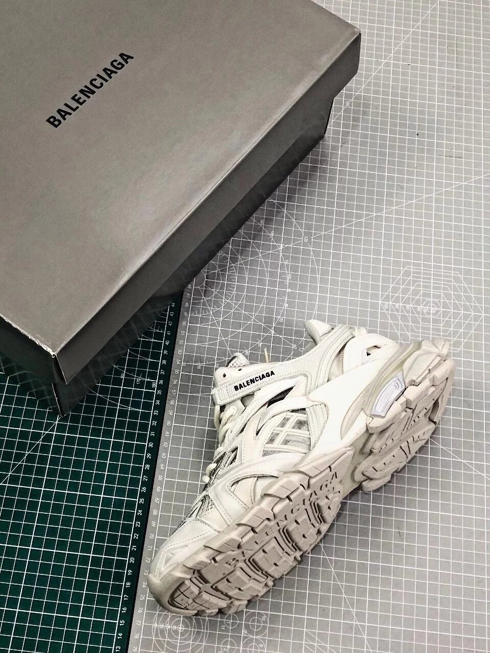 Balenciaga Track LED Trainers 3.0 Retro Trail Running Dad Shoes Trendy Casual White/Gray/Black