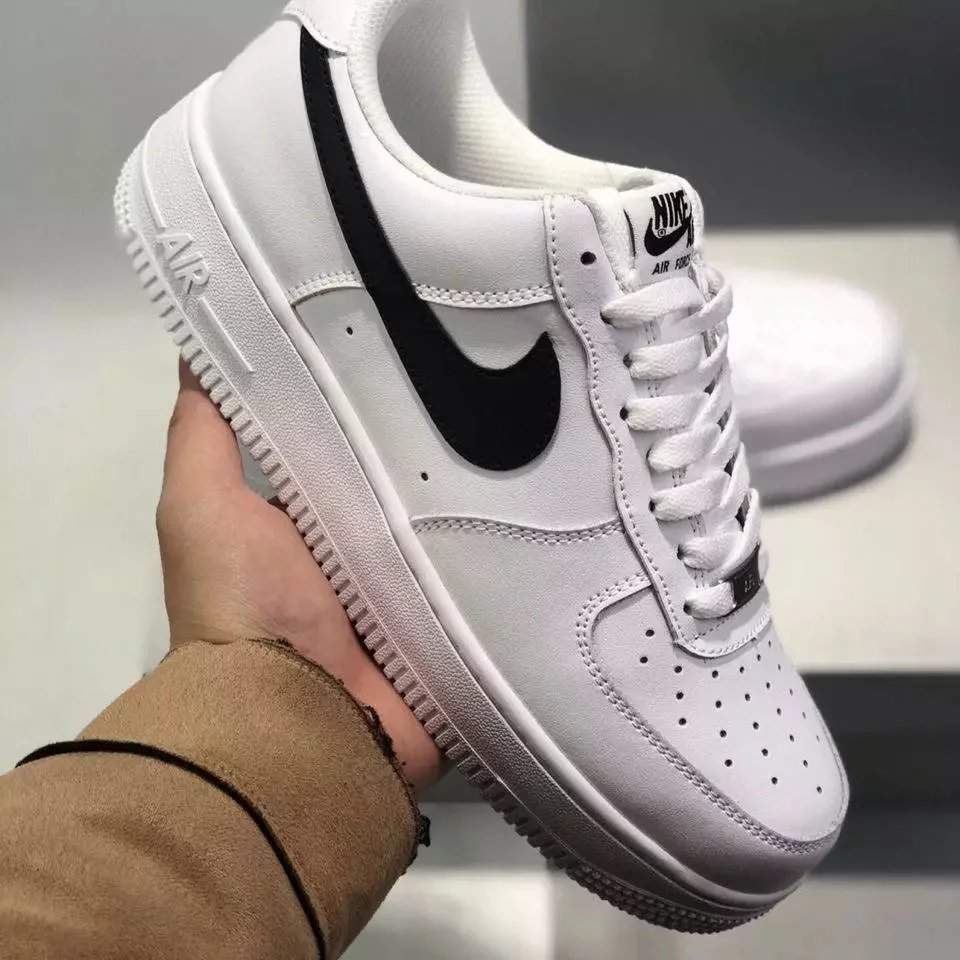 公司级头层皮AIR FORCE 1 07 空军一号经典复古 白黑 低帮板鞋