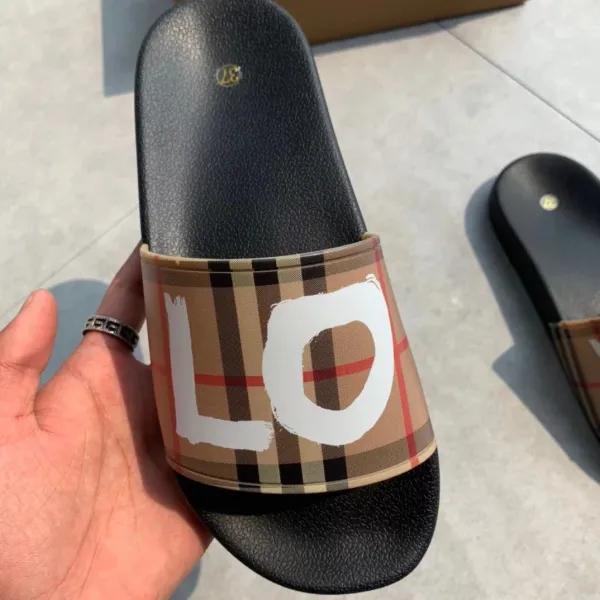Burberry Check-Strap Slide Sandals Black - 32
