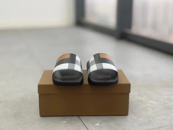 Burberry Check-Strap Slide Sandals Black - 14