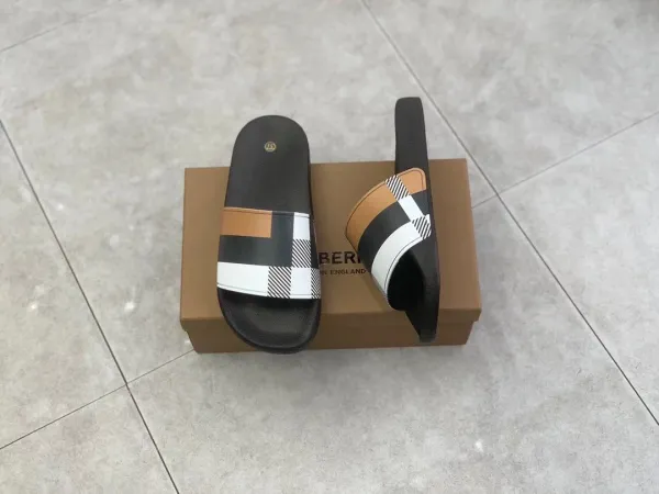 Burberry Check-Strap Slide Sandals Black - 20