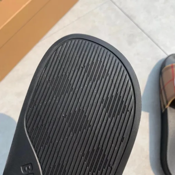 Burberry Check-Strap Slide Sandals Black - 49