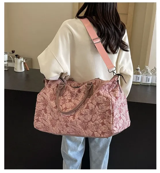 Design Floral Embossed Black Duffle Bag - 2