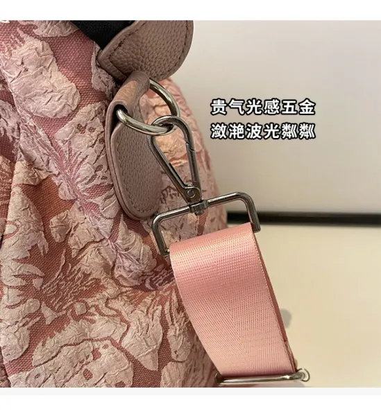 Design Floral Embossed Black Duffle Bag - 4