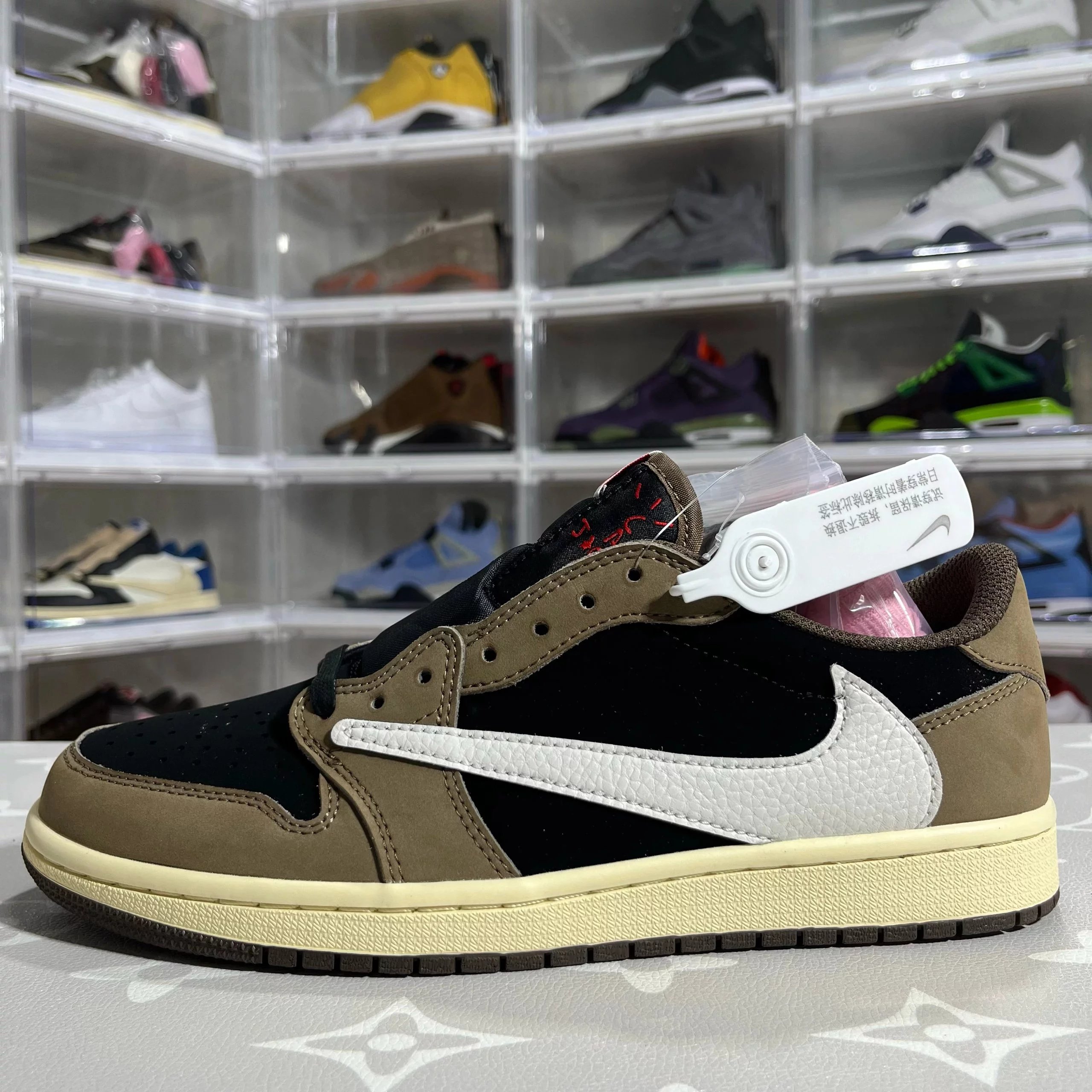 AJ1 Low Top Barb 1.0 Brown