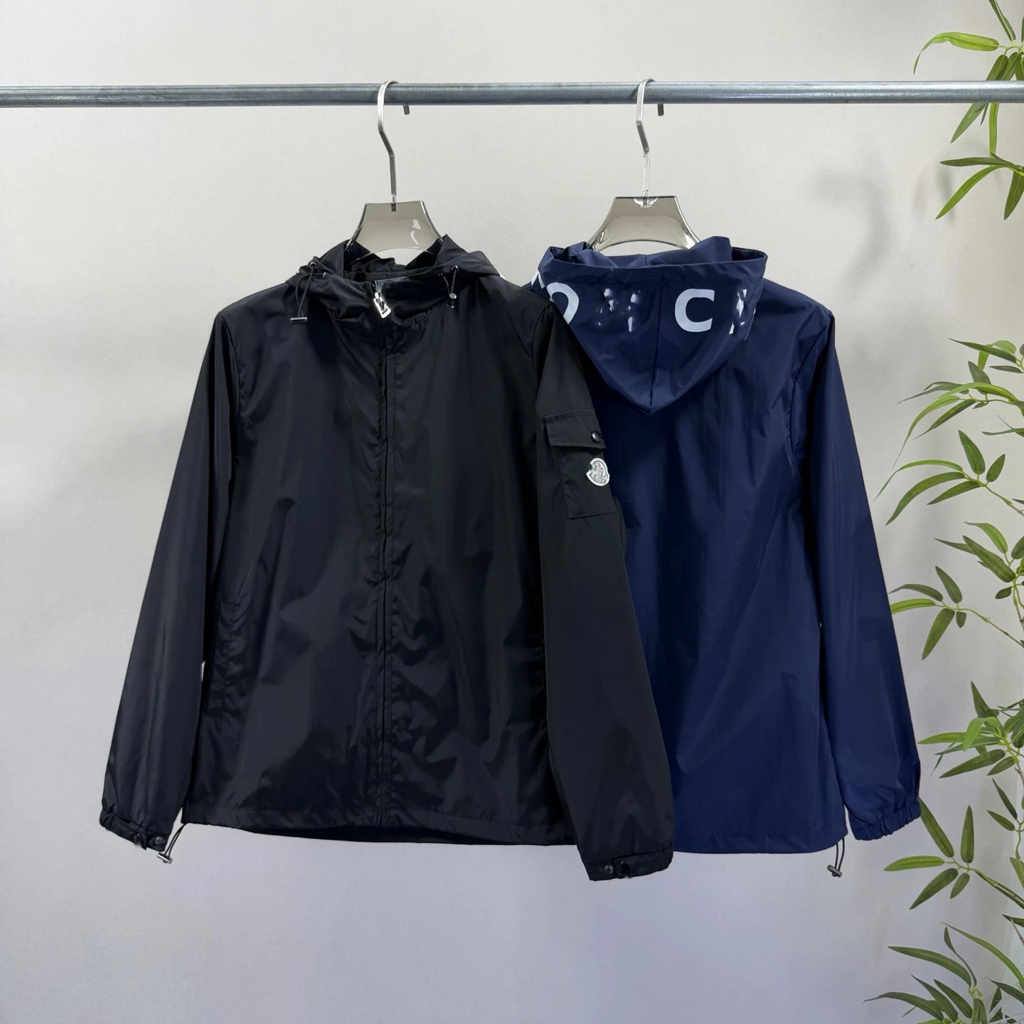 Unisex Windbreaker Black And N