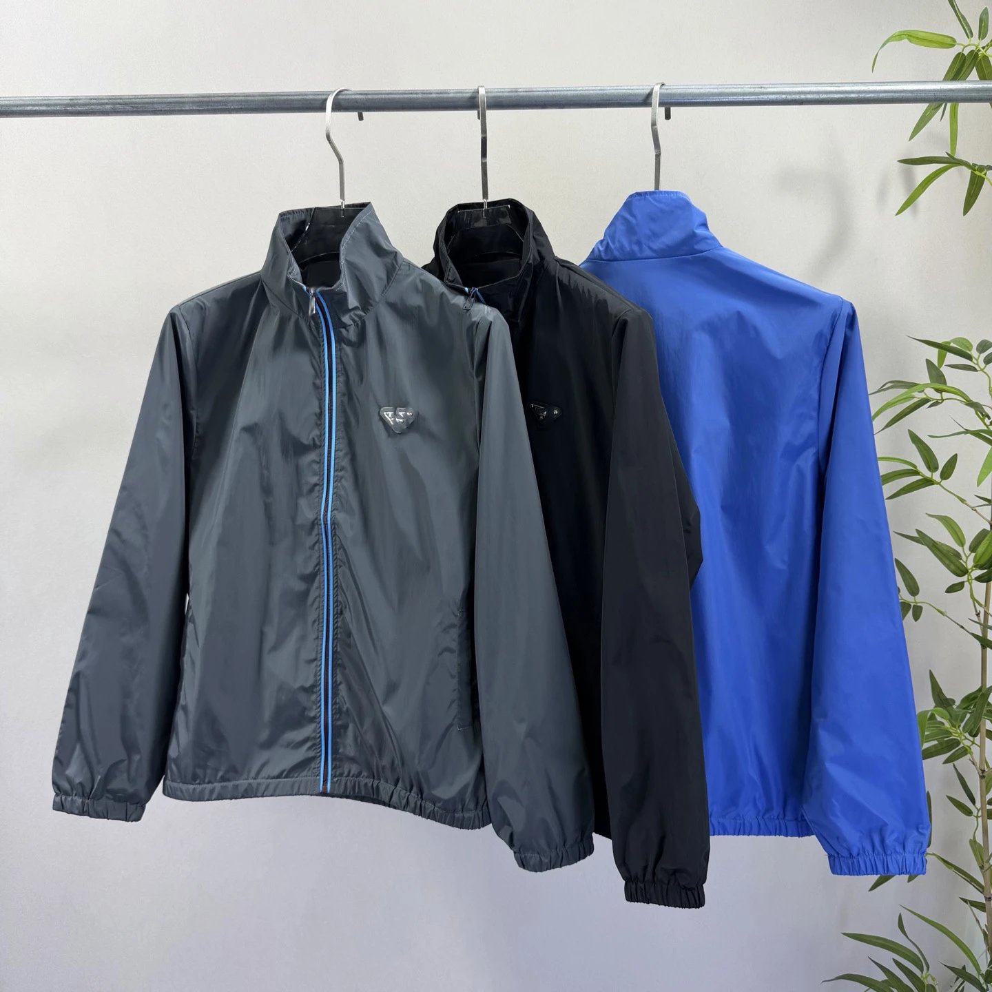 Sporty Windbreaker Jacket Gray