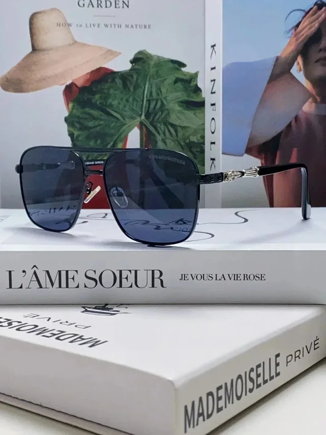Louis Vuitton Eyewear Oversized square sunglasses product detail image 8