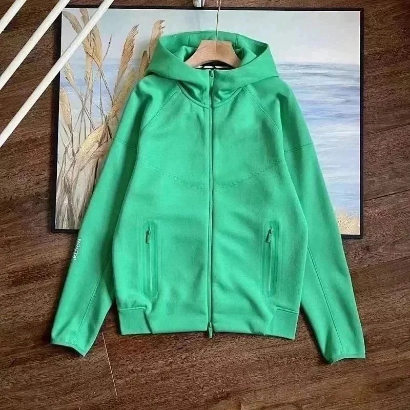 030214022-绿色连帽衫