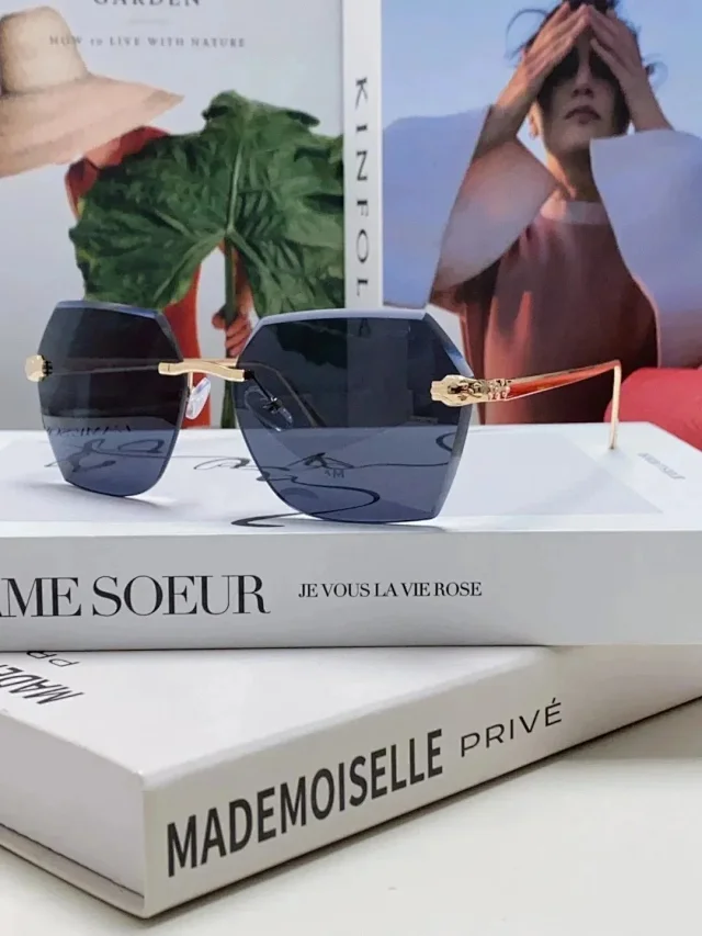 Louis Vuitton Eyewear Oversized square sunglasses product detail image 3