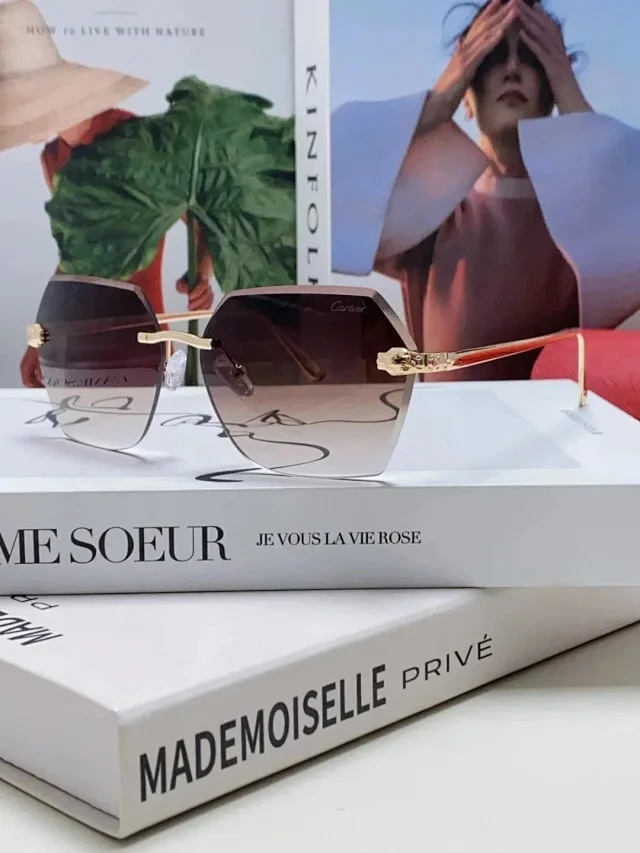Louis Vuitton Eyewear Oversized square sunglasses product detail image 2
