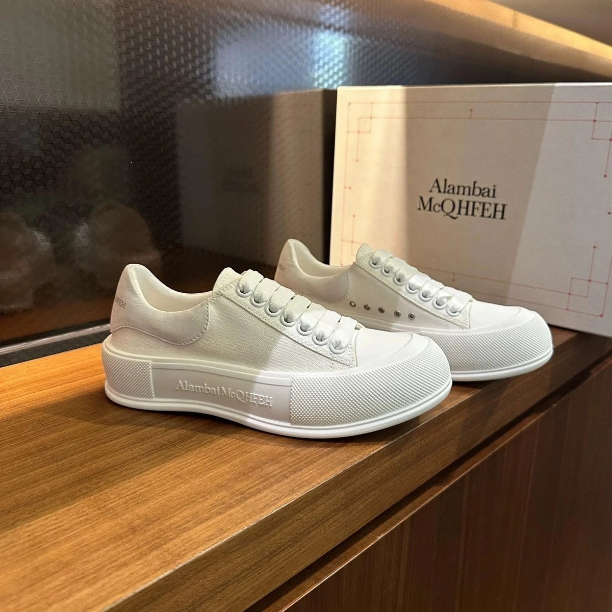 Alambai McQHFEH White Platform