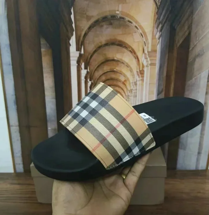 Burberry&Yeezy Slides