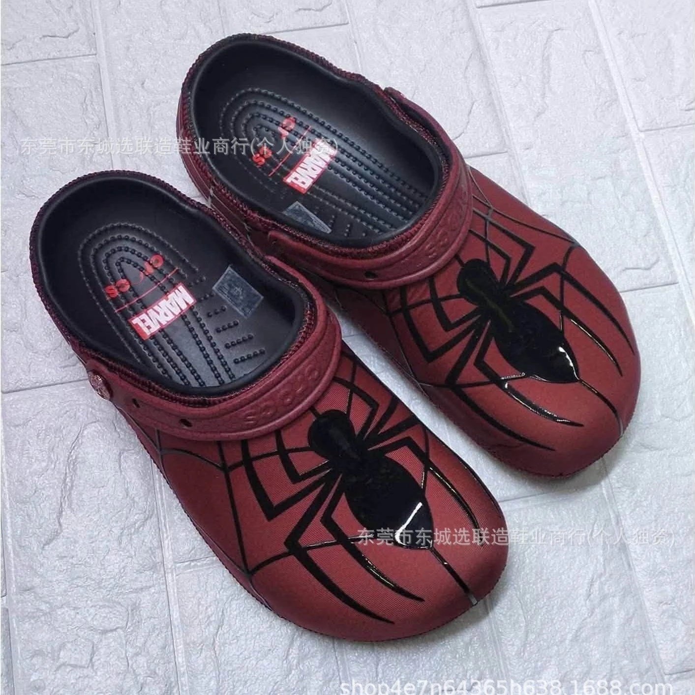 2026 new classic Spider Man Cross hole shoes, beach shoes, unisex couple slippers, anti slip