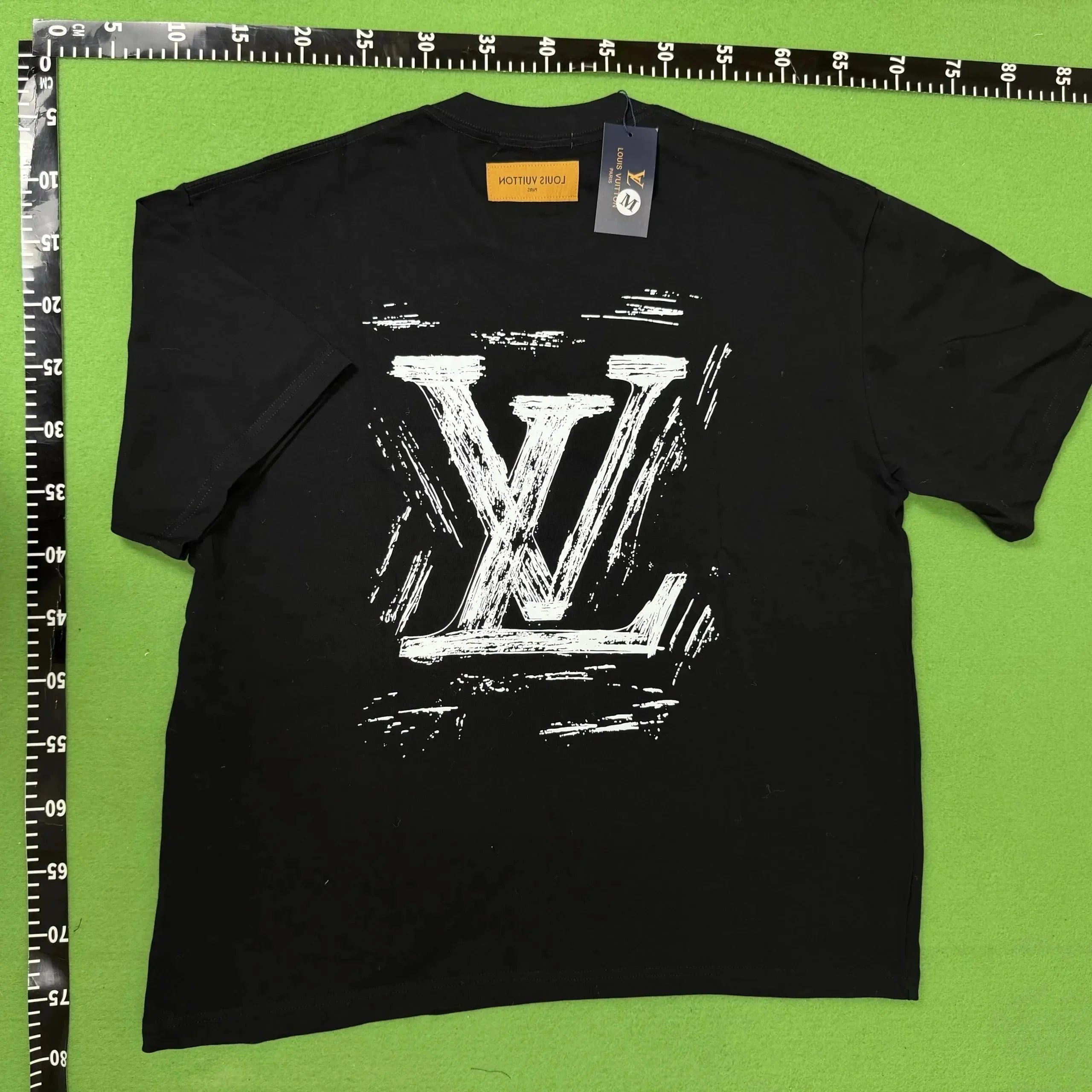 LV-4- The image shows the back pattern