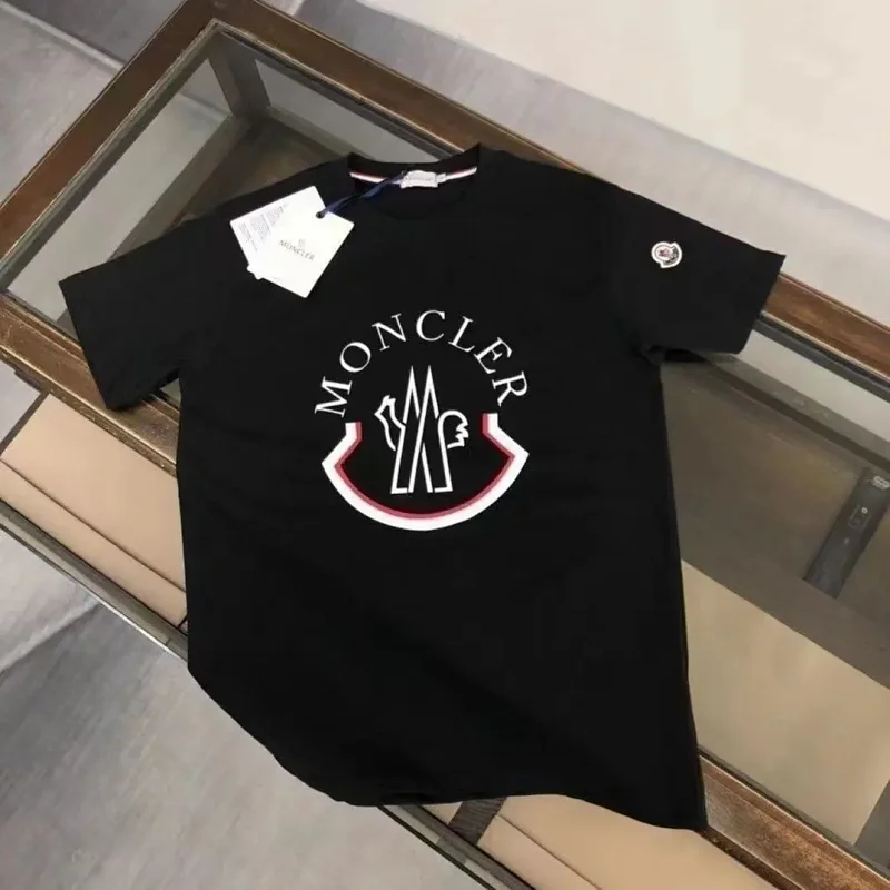 02Moncler