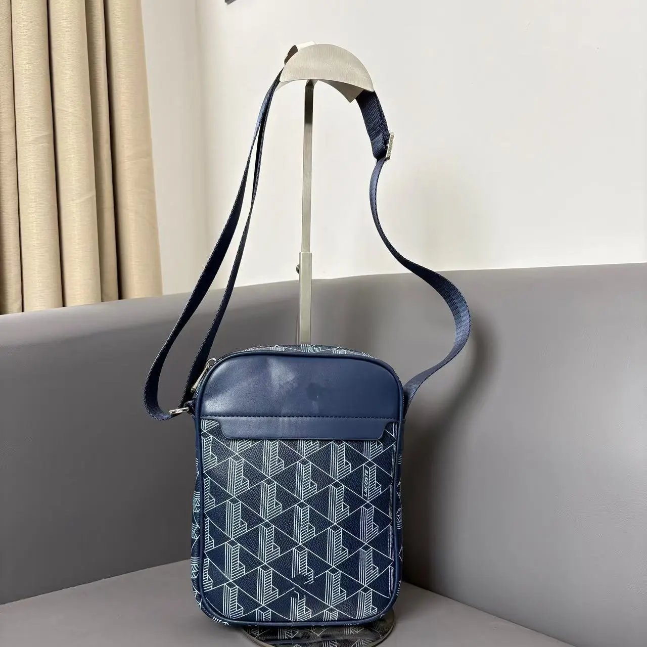 深蓝【印花竖版斜跨包】