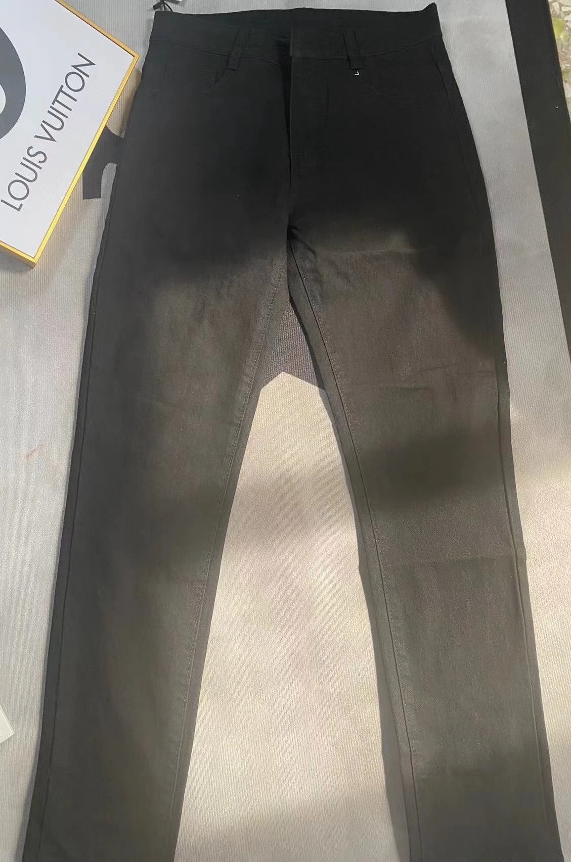 Design Wide-Leg Straight Black Jeans - 9