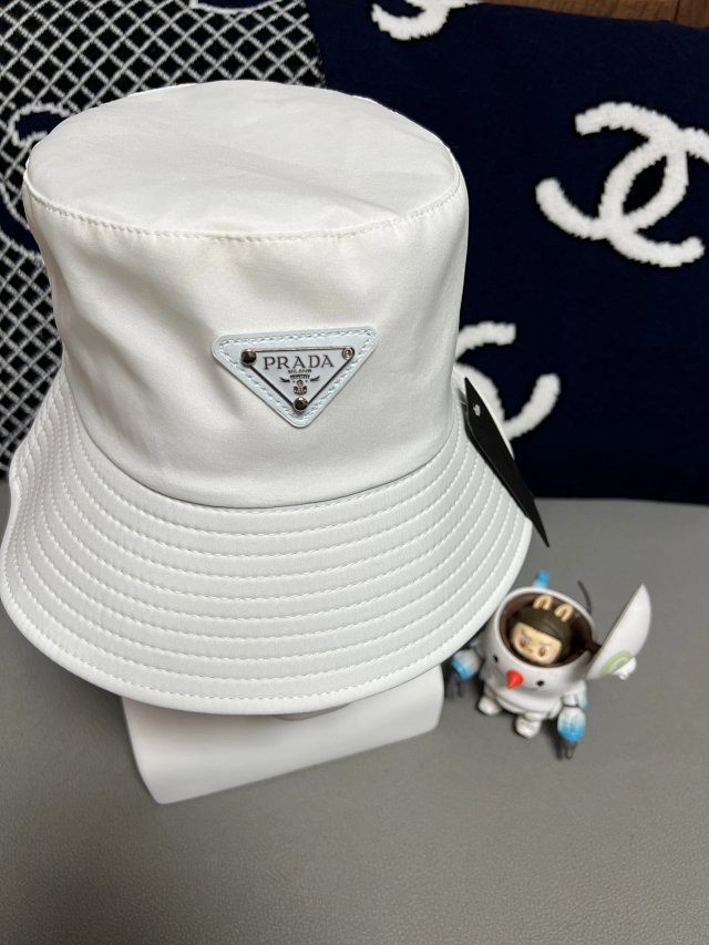 Prada: seller detail photo 3