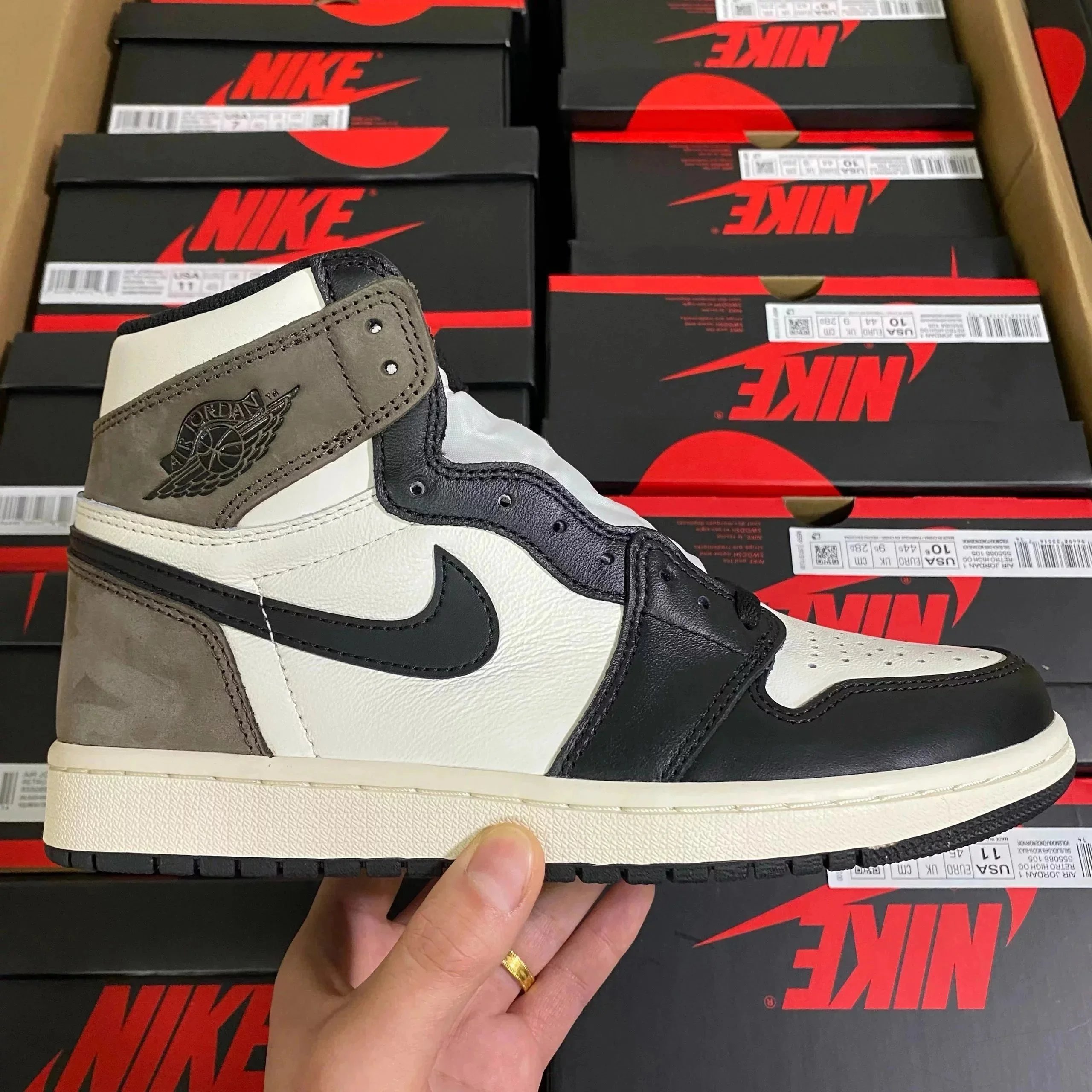 AJ1 Black Mocha High Gang 555088-105