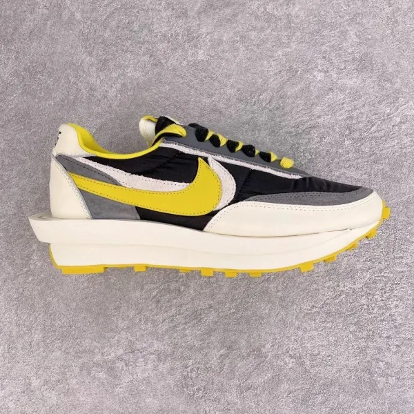 Nike x Sacai Vaporwaffle Yellow Black Sneakers Chunky Sneakers - 1