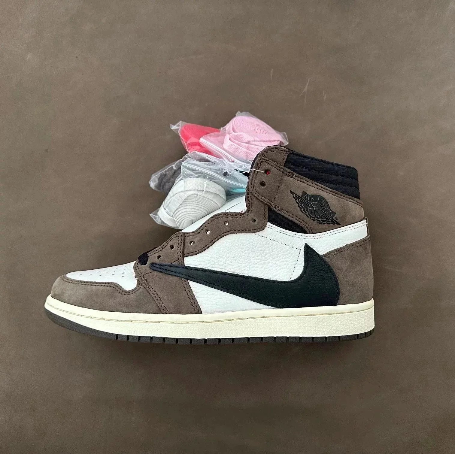 AJ1 deep brown inverted hook high top CD4487-100