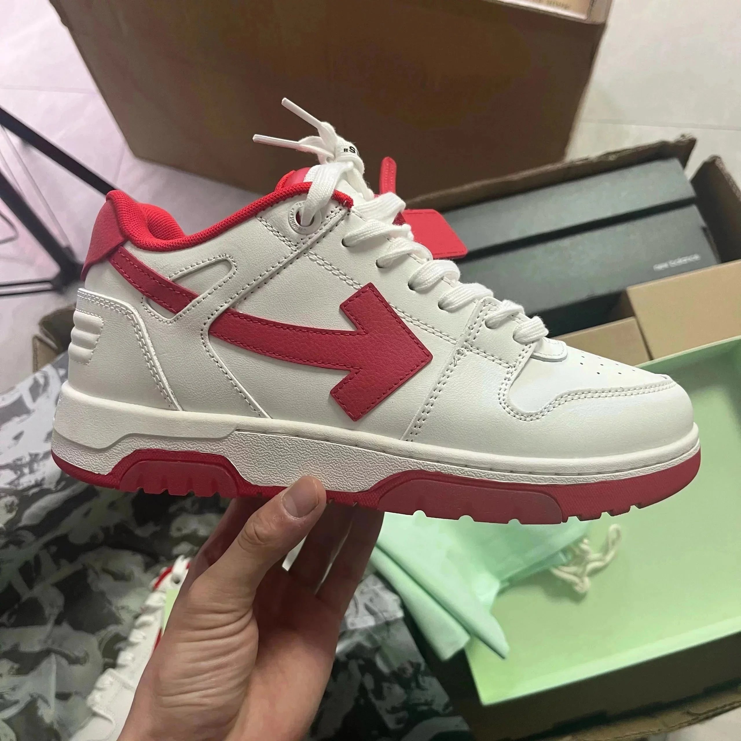 OW Arrow Shoes White Red 10125